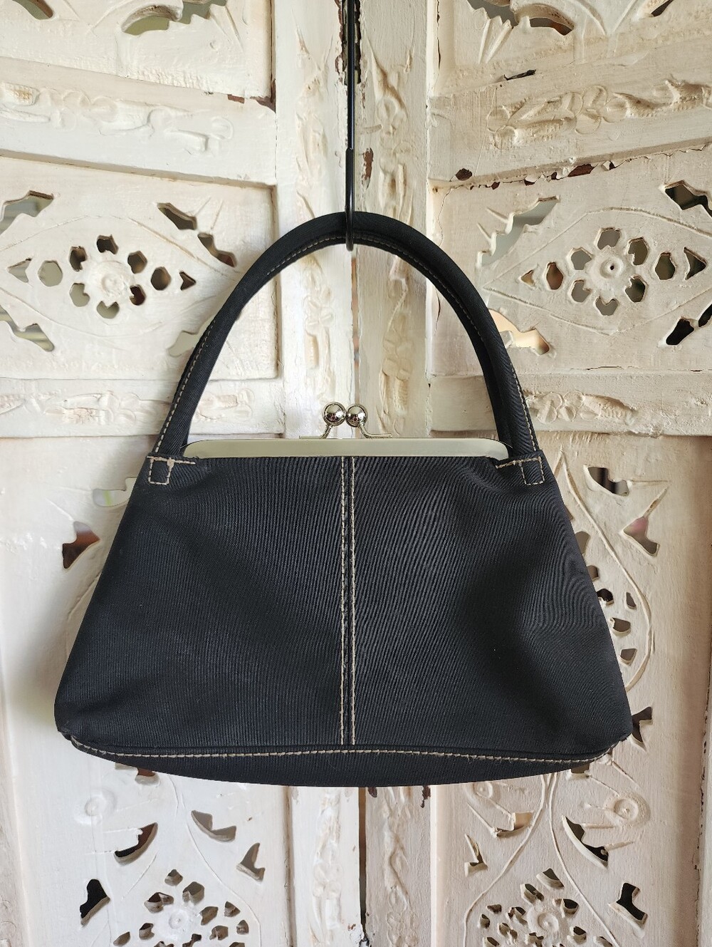 Classic Black Framed Kiss-Lock Handbag Purse
